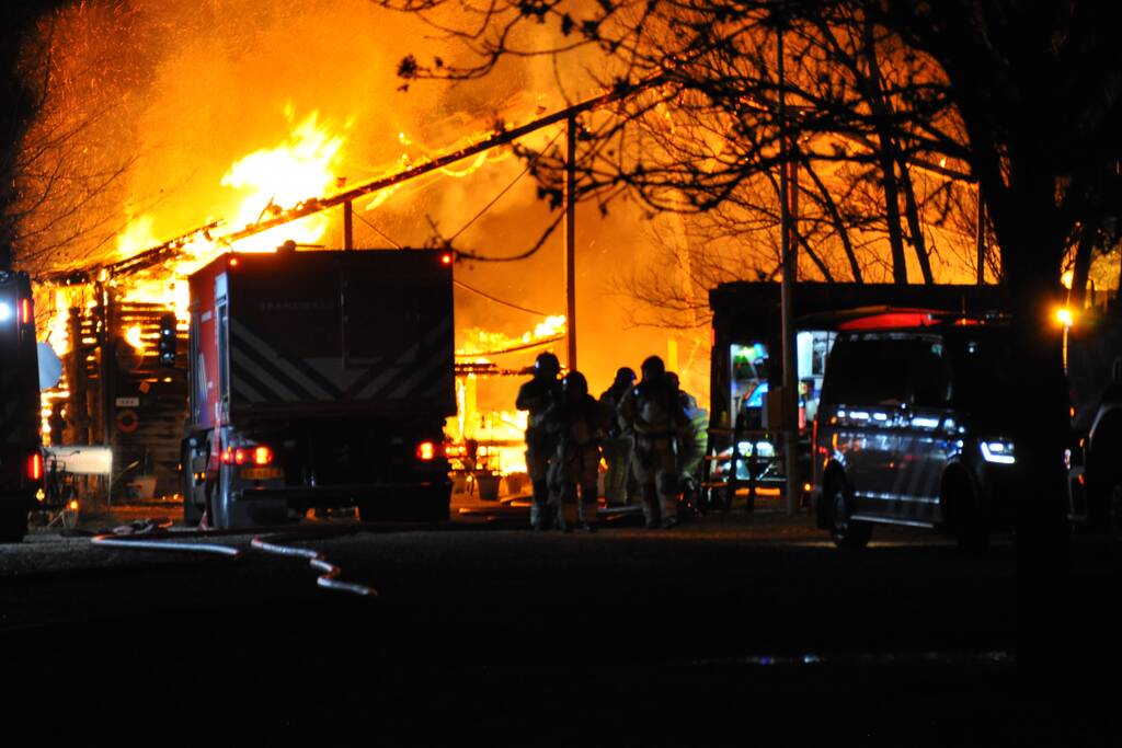 Paarden gered van grote brand op manege