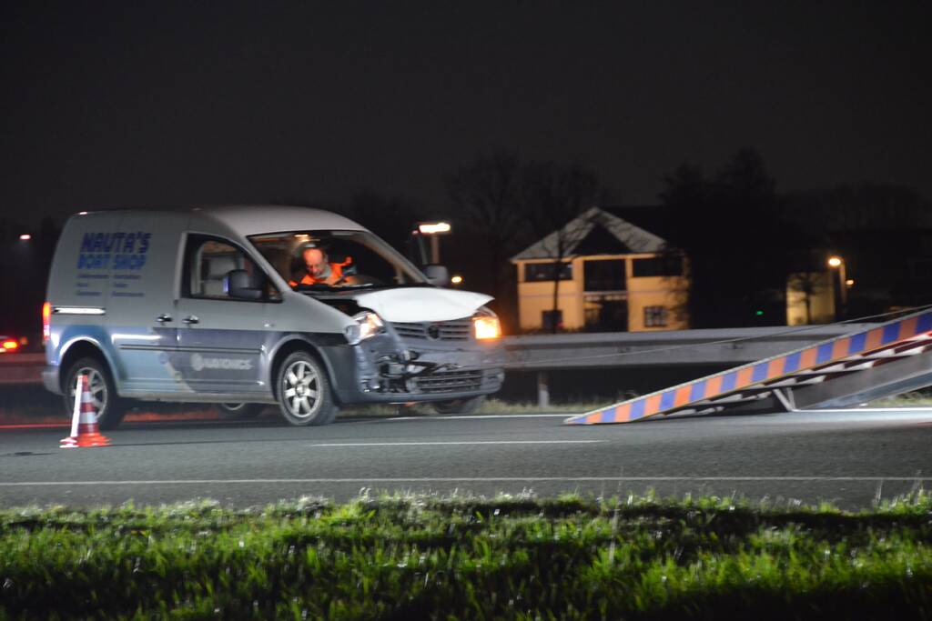 Flinke schade bij aanrijding op snelweg