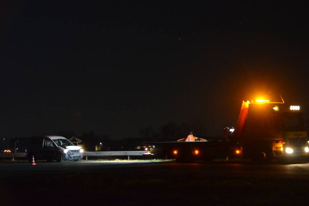 Flinke schade bij aanrijding op snelweg