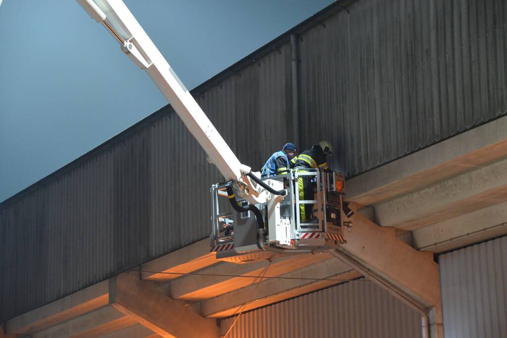 Brandweer controleert mogelijk brandje in Cambuur stadion