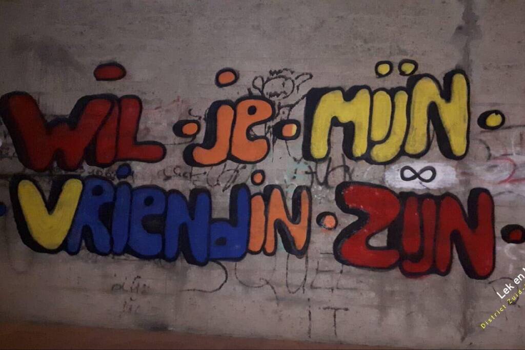 Verliefde tiener betrapt tijdens Valentijns-creatie