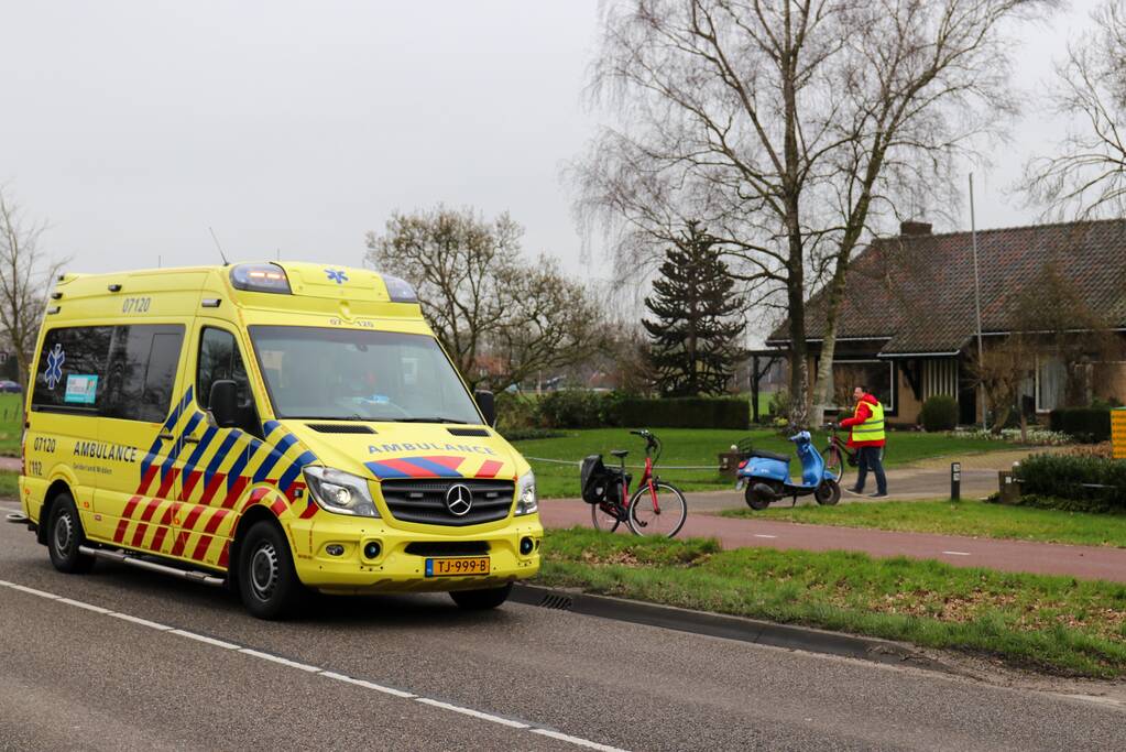 Fietser gewond na botsing met scooterrijder