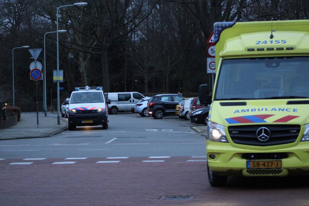 Scootmobiel aangereden door personenauto