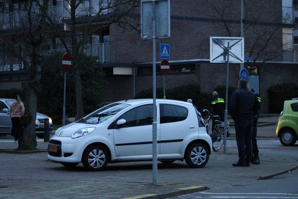 Scootmobiel aangereden door personenauto
