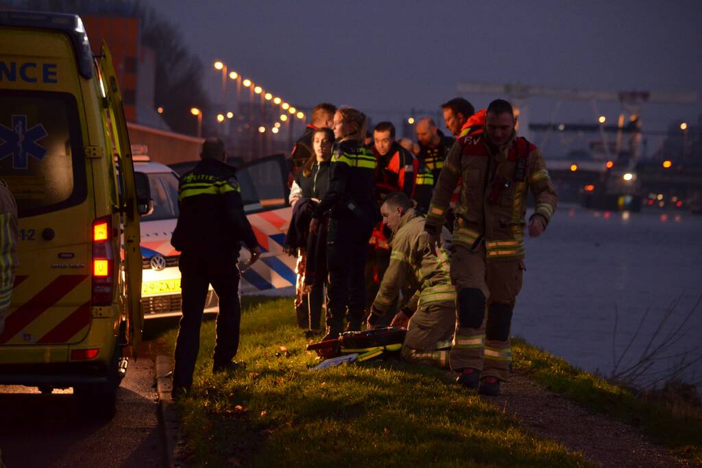 Persoon te water geraakt in kanaal