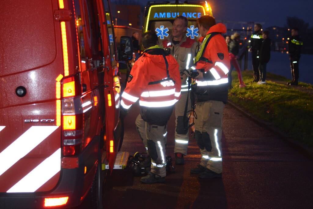 Persoon te water geraakt in kanaal