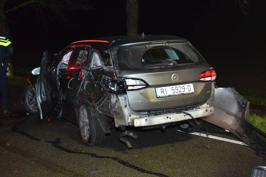 Auto total loss na eenzijdige botsing op boom