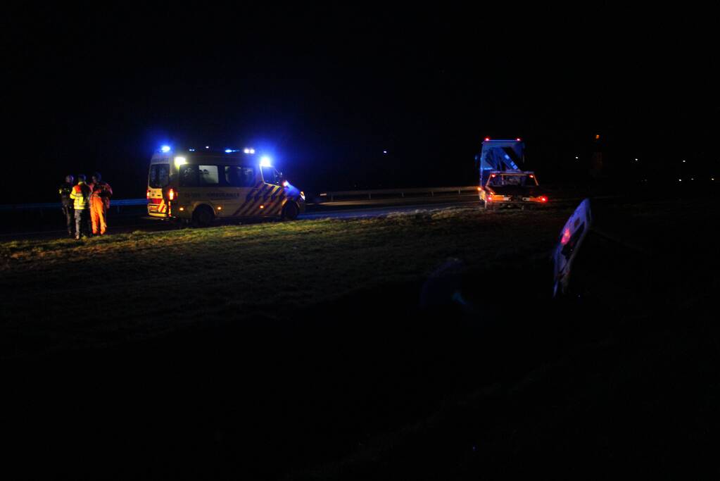 Bestelbusje beland in sloot