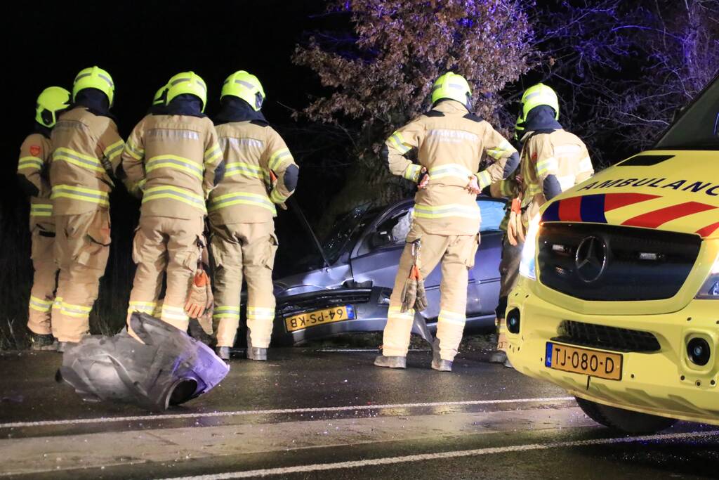 Auto crasht na achtervolging