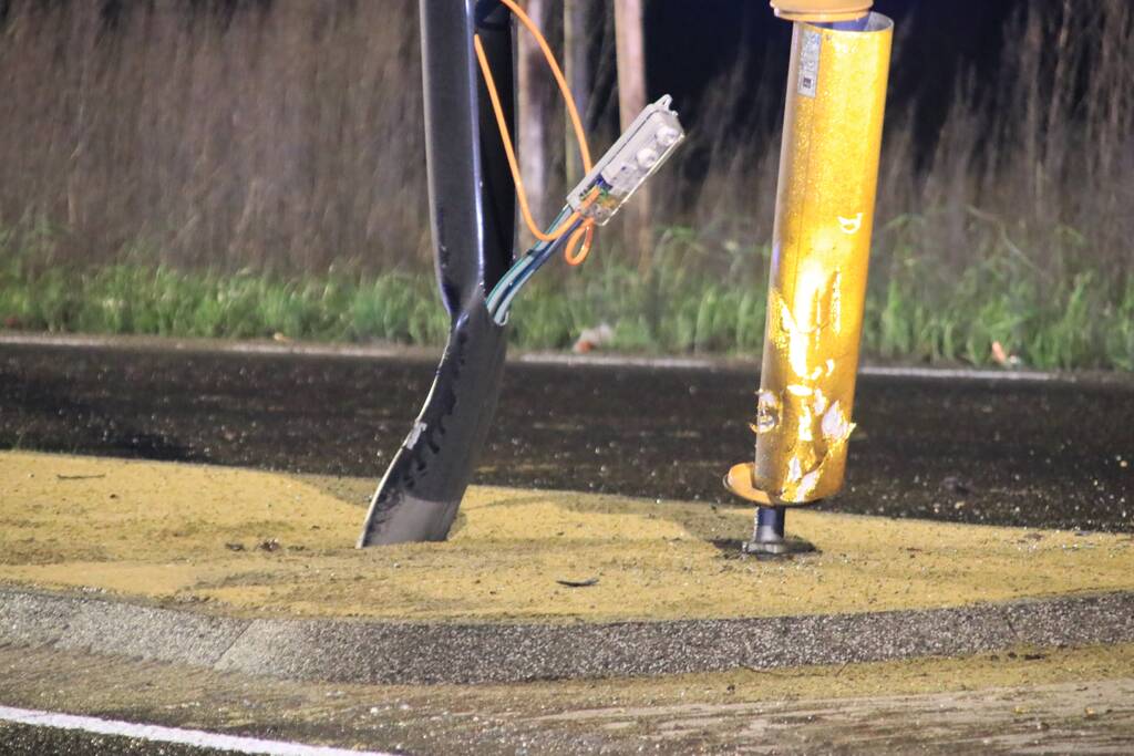 Auto crasht na achtervolging