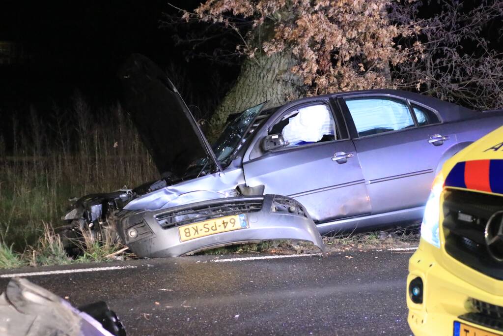 Auto crasht na achtervolging