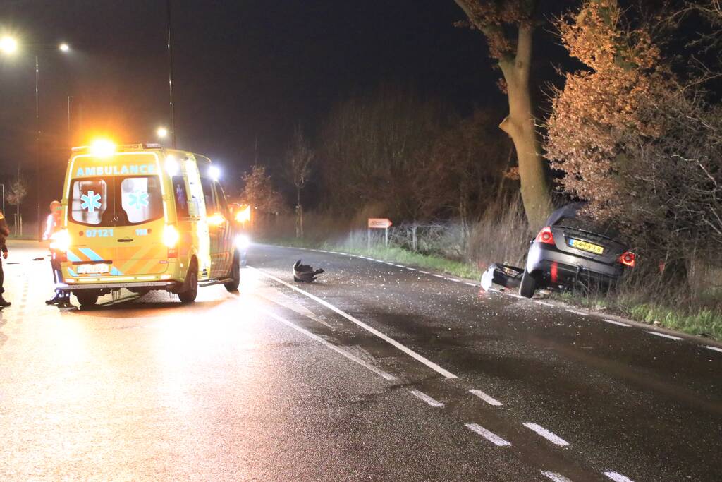 Auto crasht na achtervolging