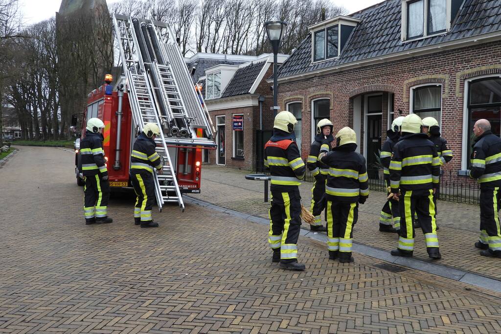 Stuk dak van woning gewaaid