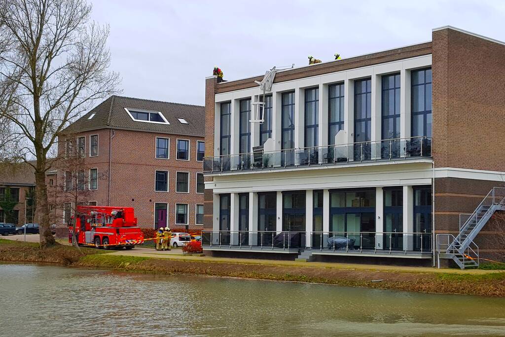 Zonnepanelen losgerukt door harde wind