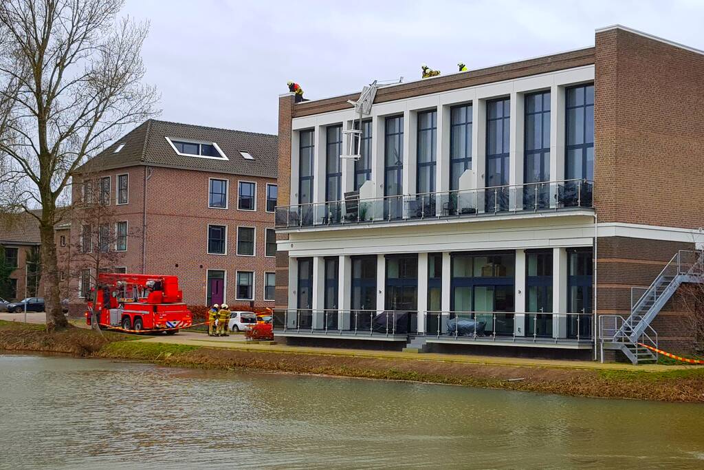 Zonnepanelen losgerukt door harde wind