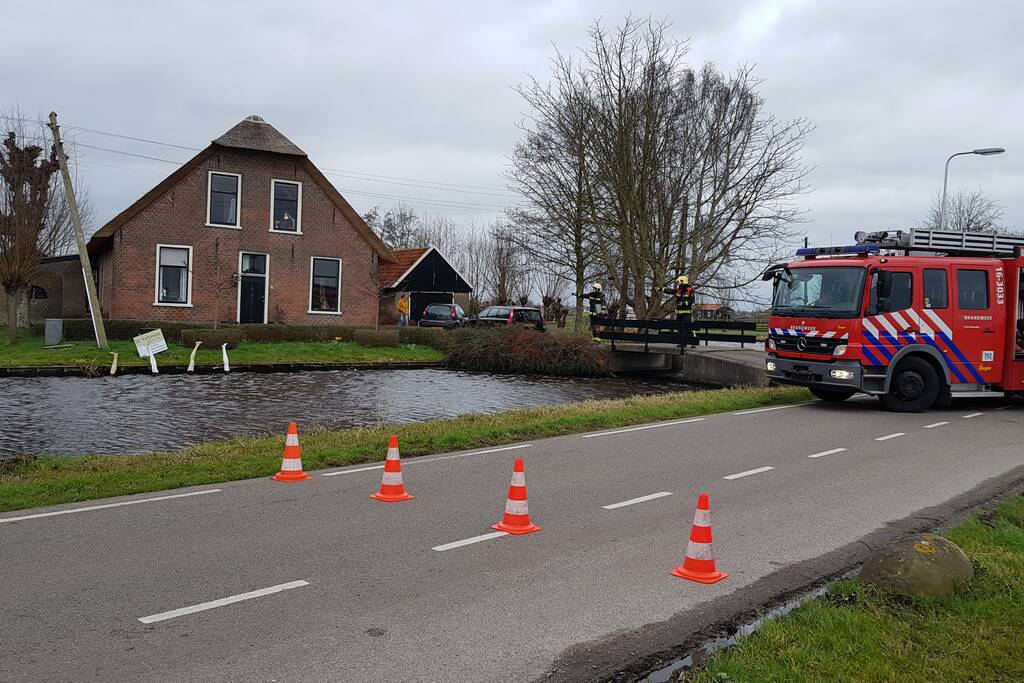 Stroompaal breekt af door harde wind