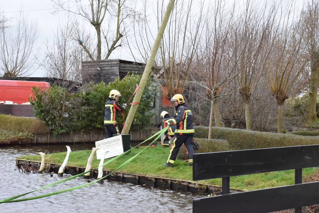 Stroompaal breekt af door harde wind