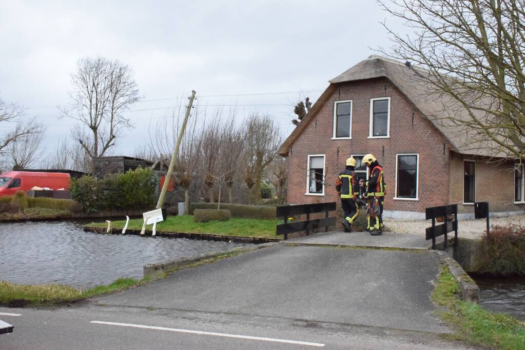 Stroompaal breekt af door harde wind