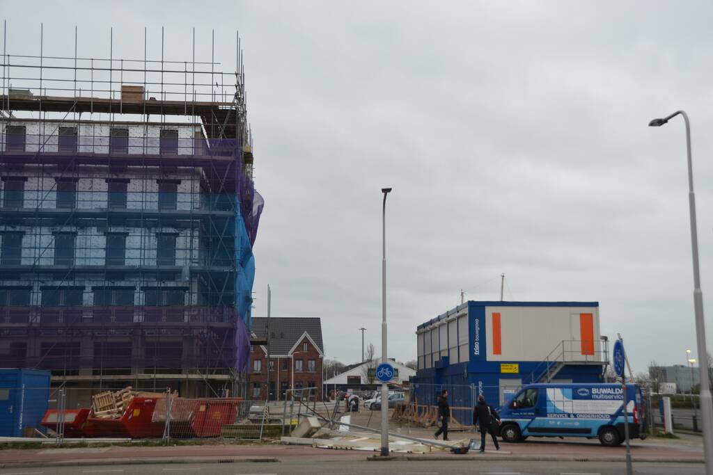 Straatmeubilair waait weg door de storm