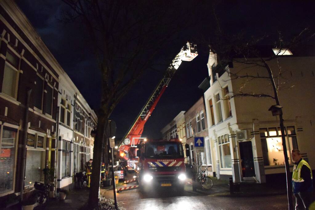 Waterlekkage door afgewaaide dakpannen