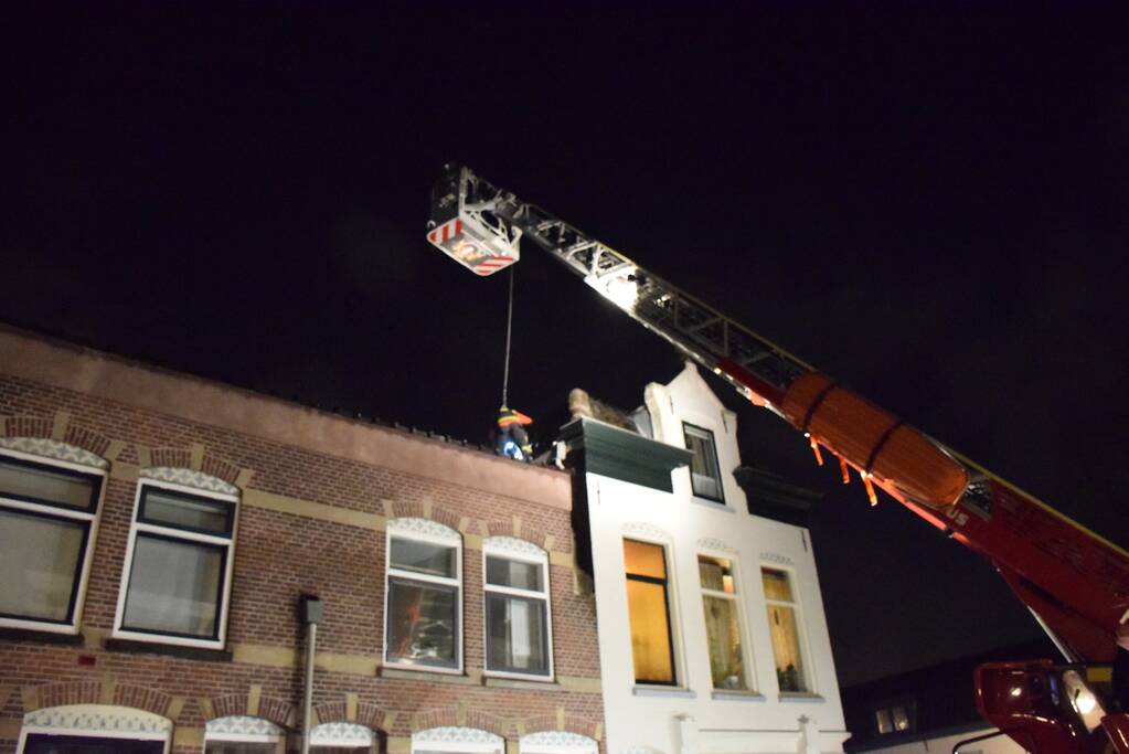 Waterlekkage door afgewaaide dakpannen