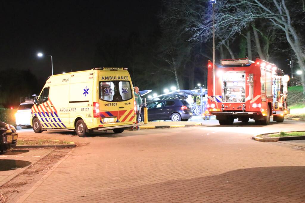 Peperdure Tesla crasht in fietsenstalling