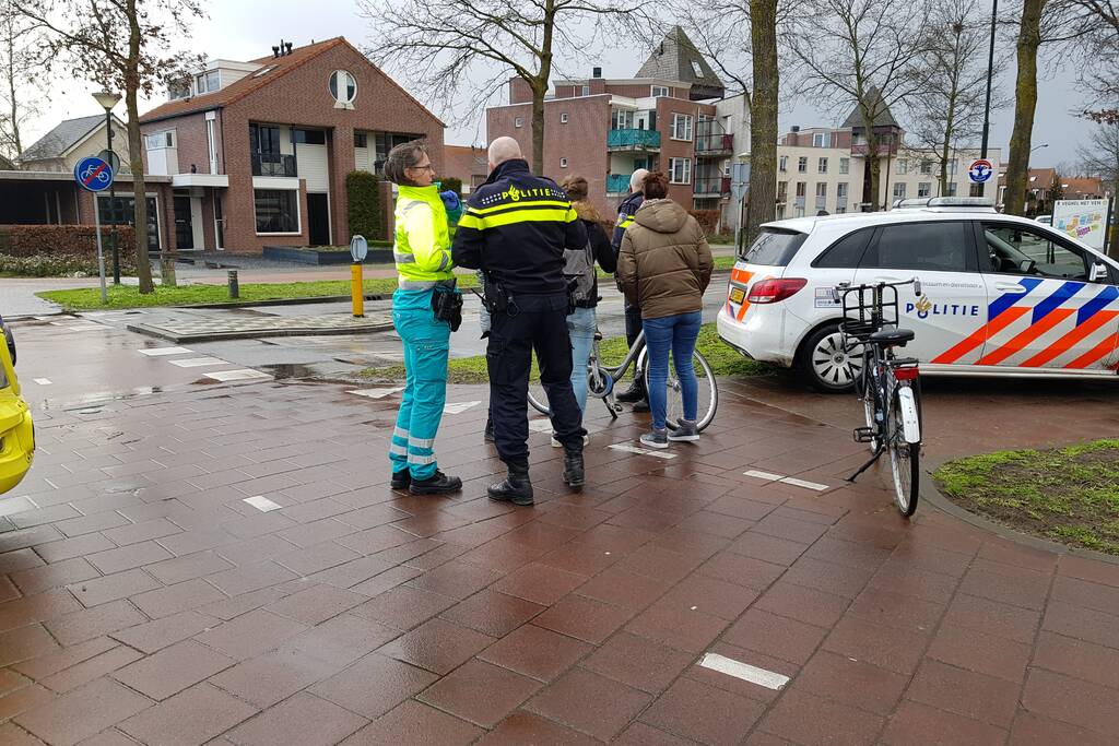 Fietser geschept bij oversteken