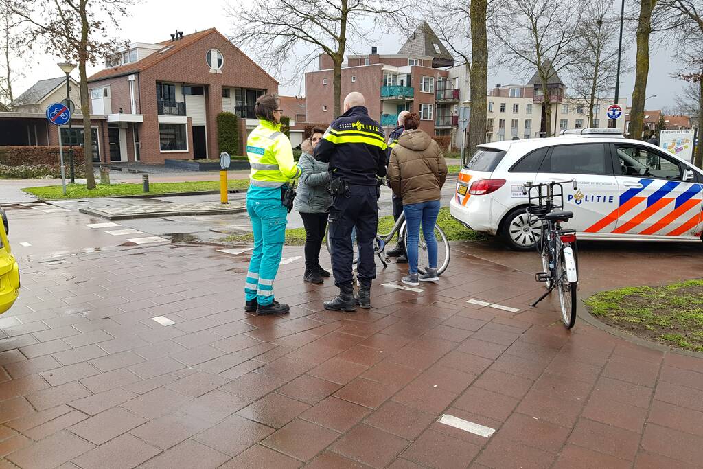 Fietser geschept bij oversteken