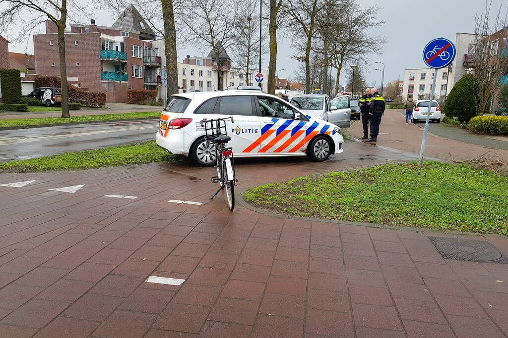 Fietser geschept bij oversteken