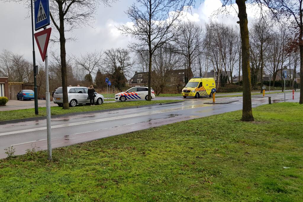 Fietser geschept bij oversteken
