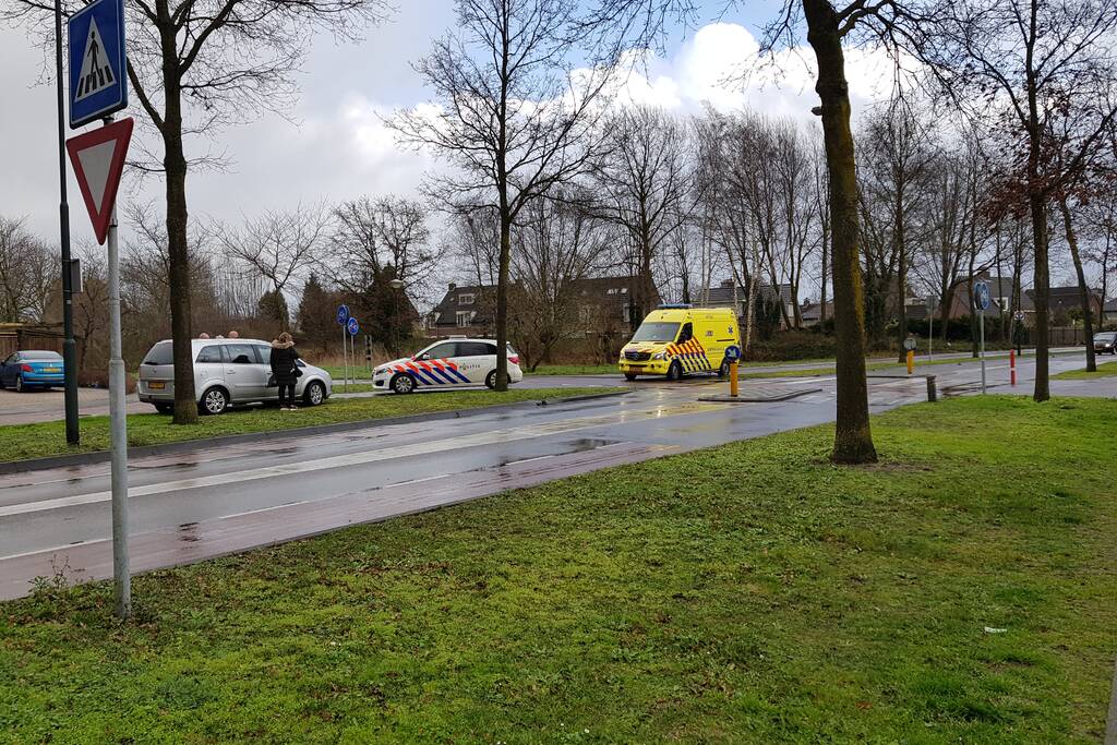 Fietser geschept bij oversteken