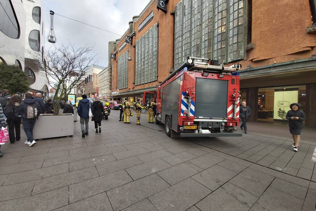 Winkelstraat afgesloten na vreemde lucht in supermarkt Albert Heijn