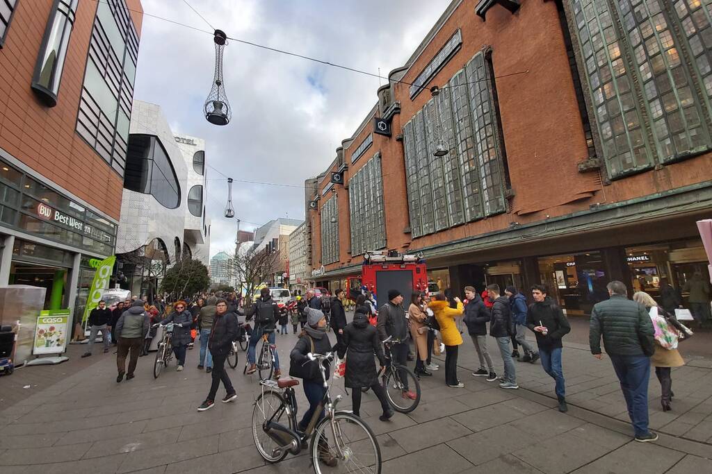 Winkelstraat afgesloten na vreemde lucht in supermarkt Albert Heijn