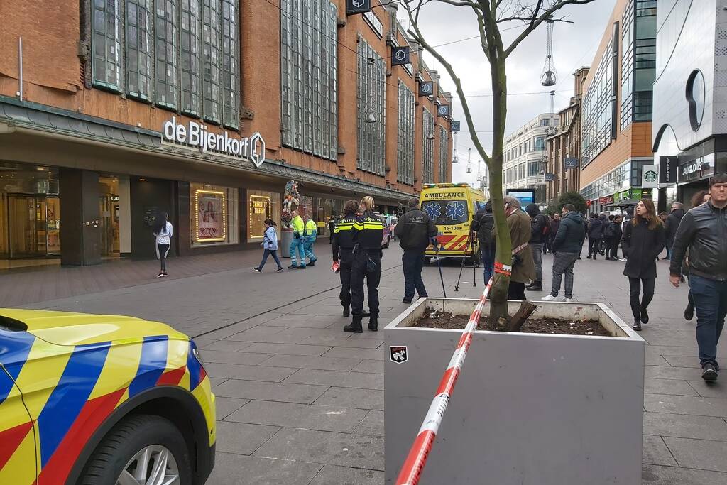 Winkelstraat afgesloten na vreemde lucht in supermarkt Albert Heijn