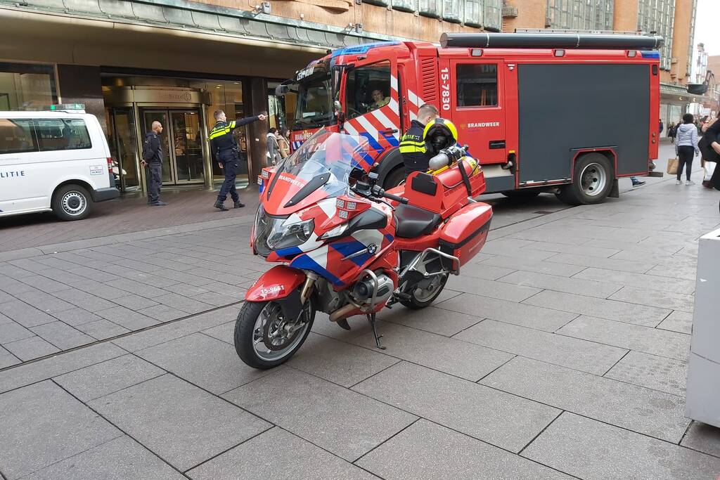 Winkelstraat afgesloten na vreemde lucht in supermarkt Albert Heijn