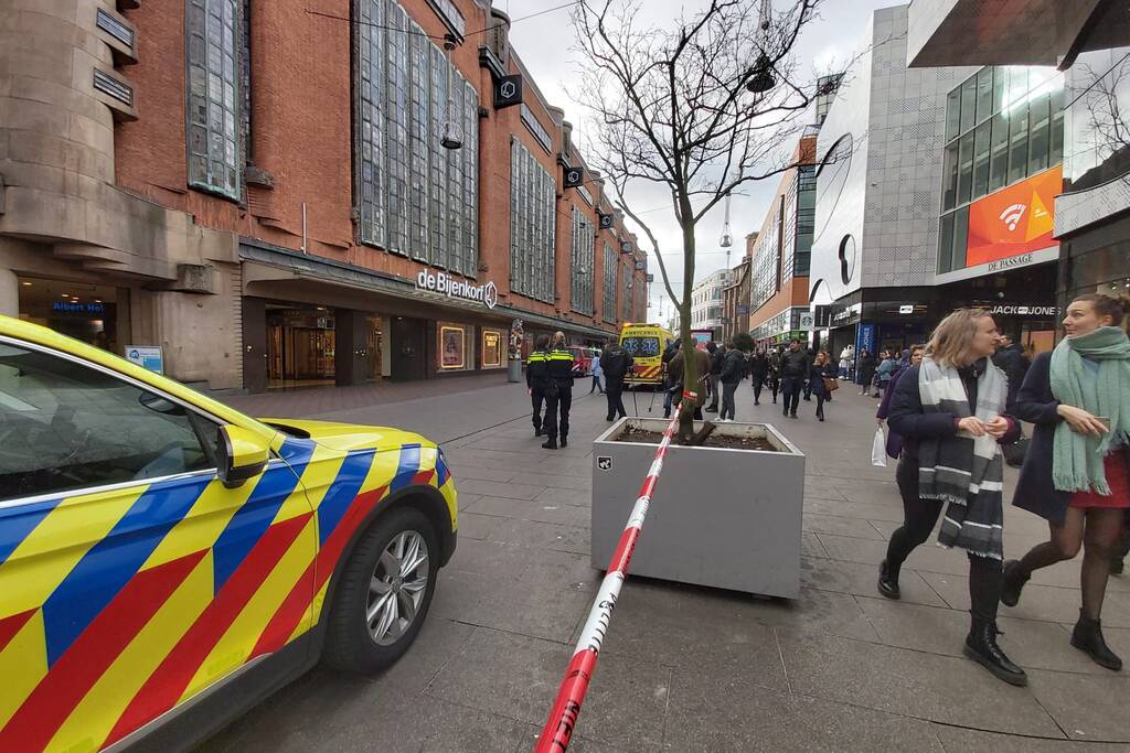 Winkelstraat afgesloten na vreemde lucht in supermarkt Albert Heijn