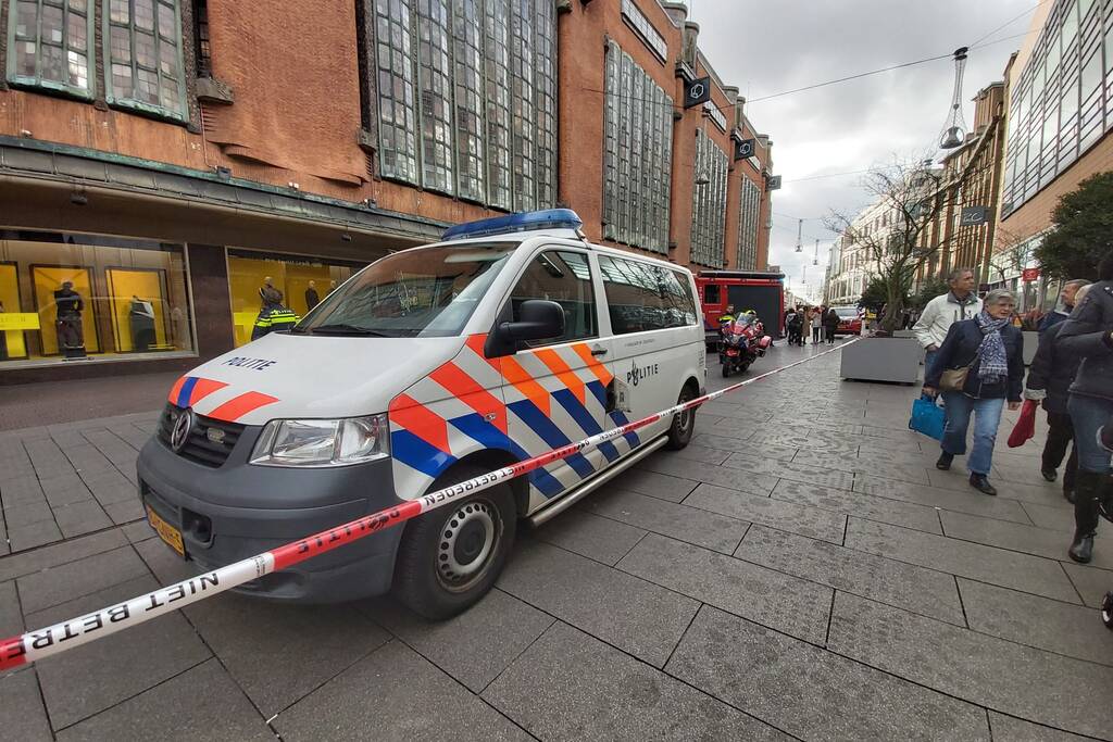Winkelstraat afgesloten na vreemde lucht in supermarkt Albert Heijn