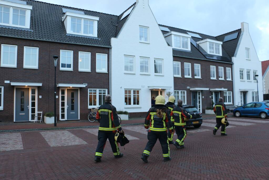 Dakpannen door harde wind los bij meerdere woningen