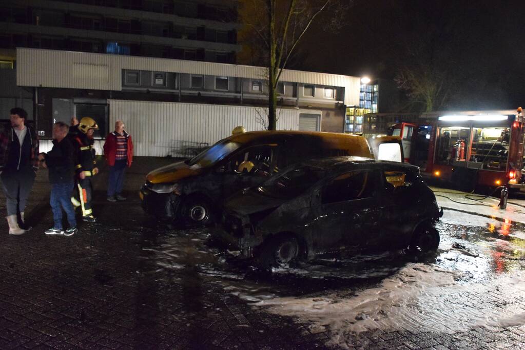 Meerdere auto's verwoest door een brand