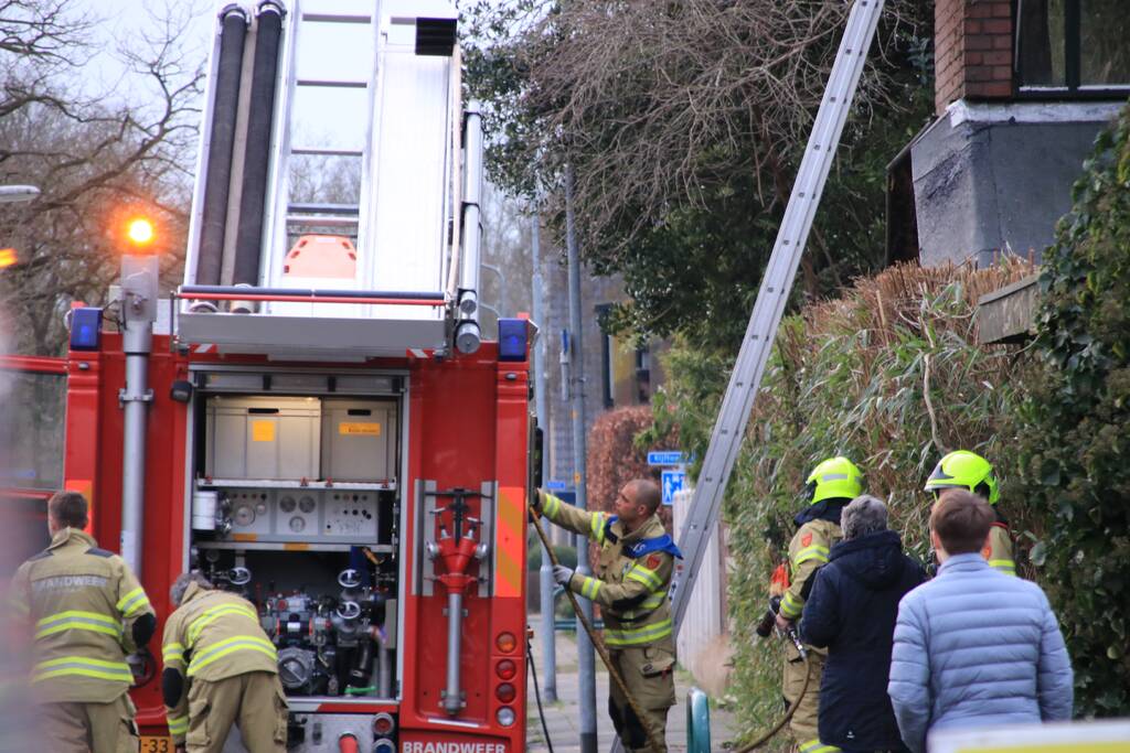 Klein brandje op dak van woning snel geblust