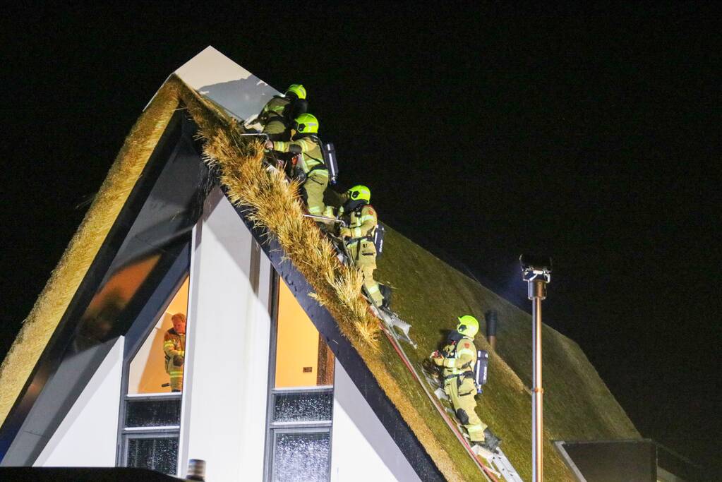 Brand in woning met rieten kap