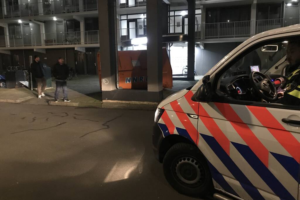 Bouwcontainer met isolatiematriaal in brand