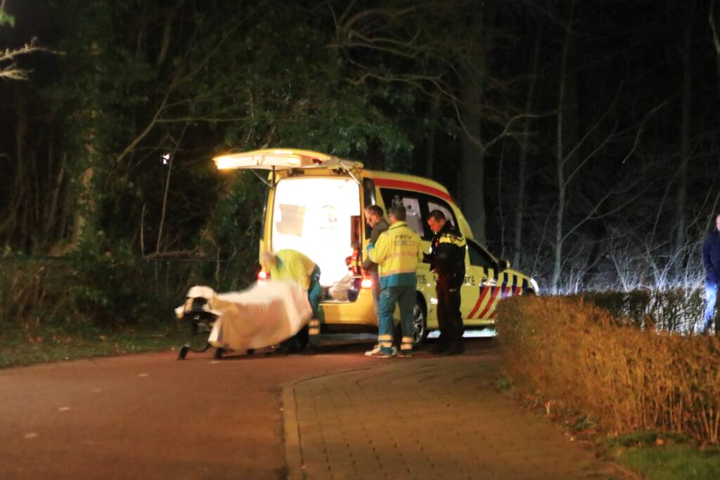 Fietser buiten westen na val op fietspad