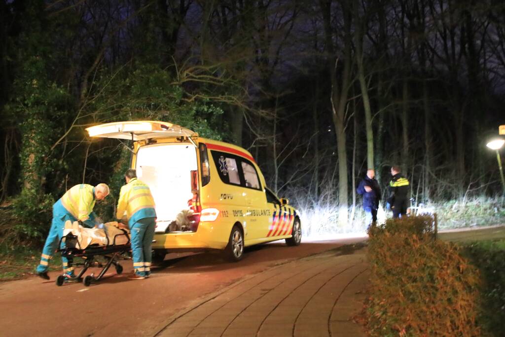 Fietser buiten westen na val op fietspad