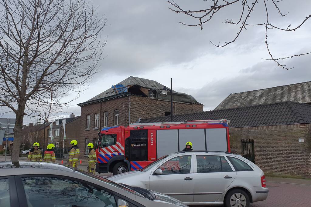 Dak van woning losgewaaid