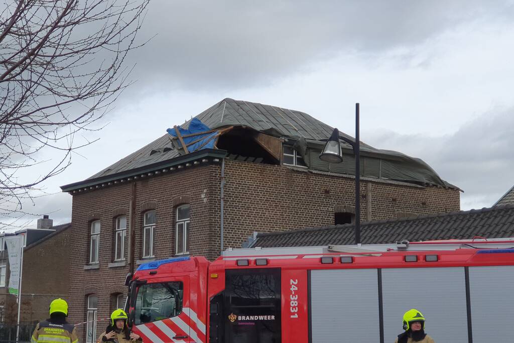 Dak van woning losgewaaid