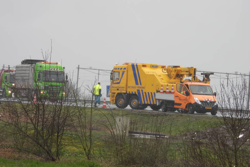 Melkwagen kantelt door harde wind
