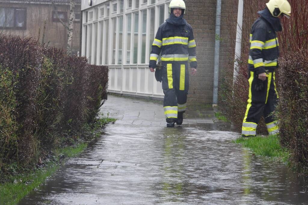 Stoepen overstromen door verstopte putten