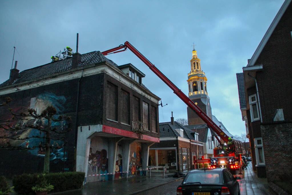 Dakbedekking laat los door harde wind