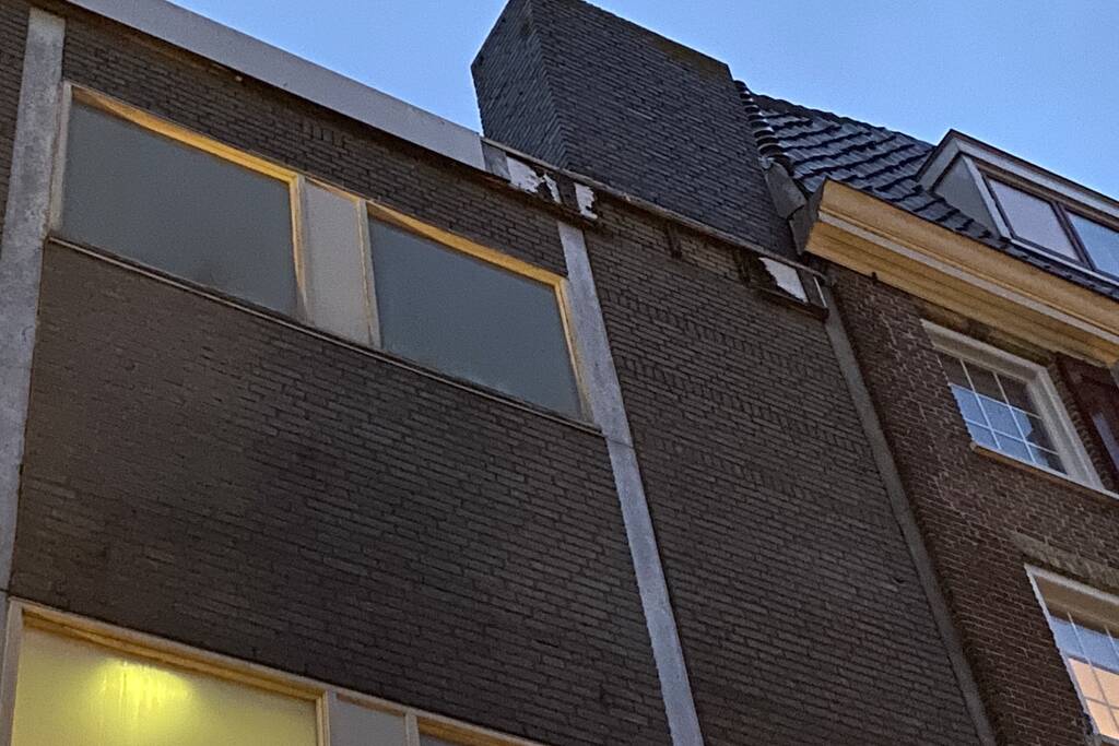 Gevelplaat pand losgewaaid